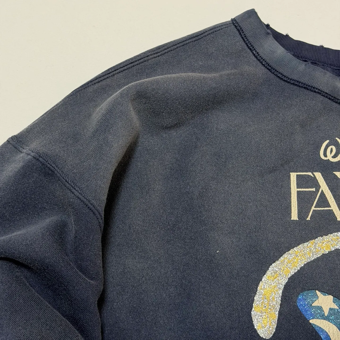 SAINT M×××××× Disney FANTASIA DNF_CREW N SWEAT/FANTSIA Mickey distressed sweatshirt, washed blue S-XL Assute dyed ready-made clothing, oxidation and fading, multiple washes to make the old wormhole damage treatment, simulated sun fading treatment, natural fading, customized Disney cooperation wash mark, correct main mark
